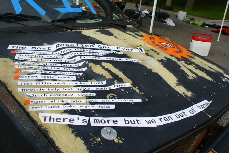 Illustration for article titled The 24 Hours Of LeMons New England 2009 Über Gallery, Part 1